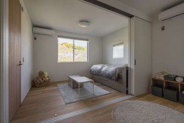 お子さまの居室①②。２室つながり、建具で分けられるつくり。
